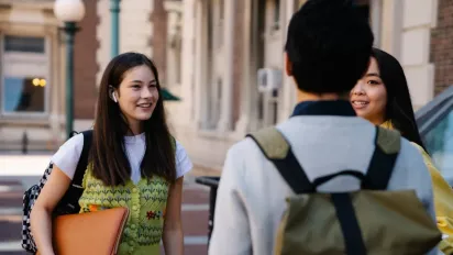 Онлайн чи офлайн: як спосіб знайомства впливає на щастя у стосунках – дослідження - фото