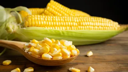 Ви ніколи не здогадаєтесь: один інгредієнт робить кукурудзу ідеально соковитою - фото