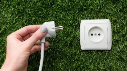 Не вимикайте з розетки: які домашні прилади бояться різких відключень - фото