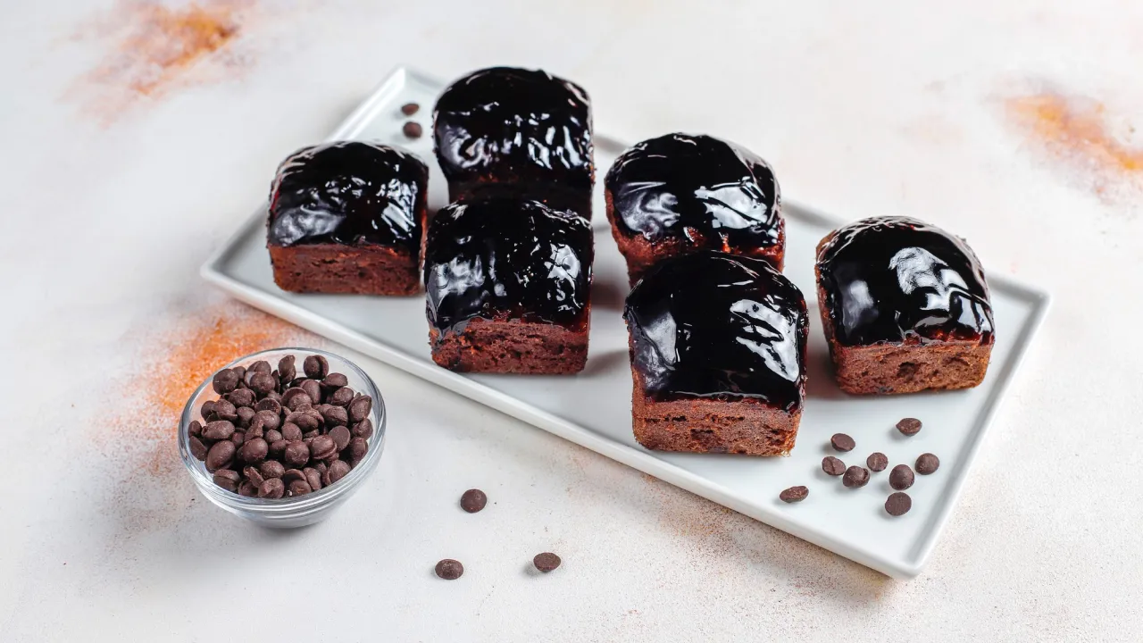 Шоколадні тістечка без духовки: простий рецепт за 15 хвилин 
