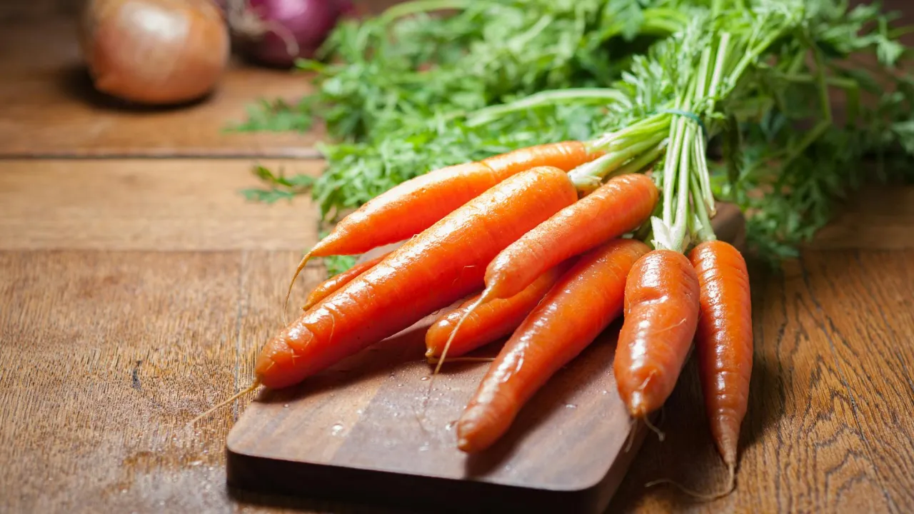Як зберегти моркву соковитою до весни: 10 перевірених лайфхаків 