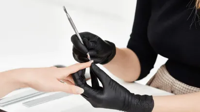 Які відтінки манікюру допоможуть залучити гроші у вересні 2025 - фото