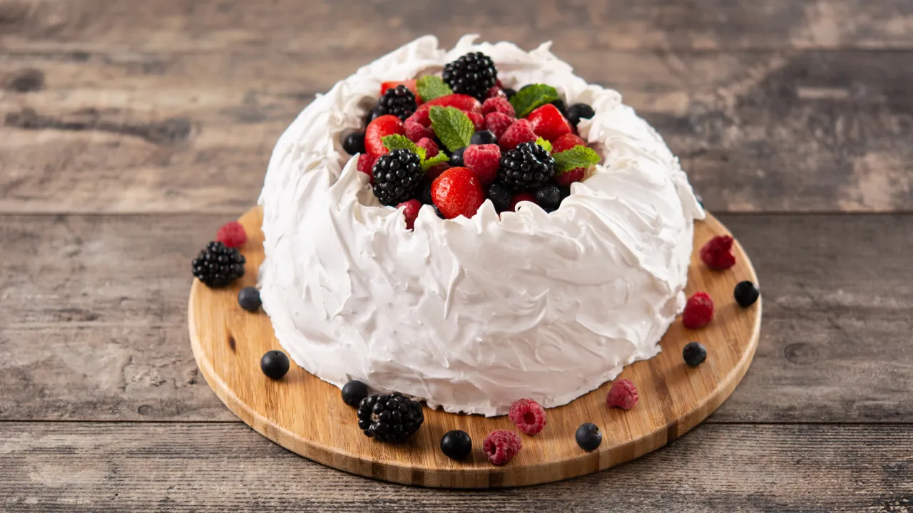 Як зробити меренгу правильно: рулет, що тане в роті 