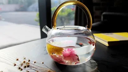 Чай, що допомагає контролювати тиск: корисні напої й інгредієнти для гіпертоніків - фото