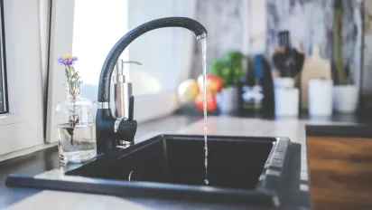 Як швидко і ефективно прочистити раковину: поради господиням - фото