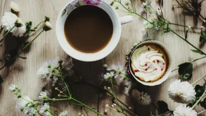 Коли найкраще пити каву для підтримки енергії, травлення та здорового сну: поради експертів - фото