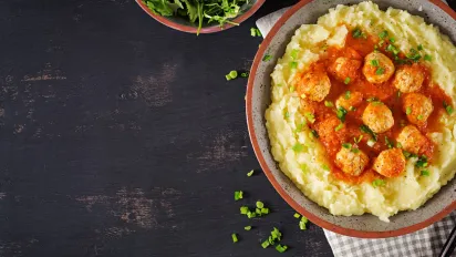 Ви все ще говорите “котлета” і “пюре”? Дізнайтеся, як називати ці страви правильно українською - фото