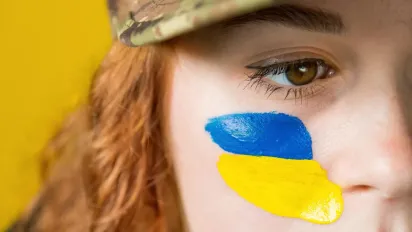 Військова форма і заборона виїзду: українки яких професій можуть бути мобілізовані - фото