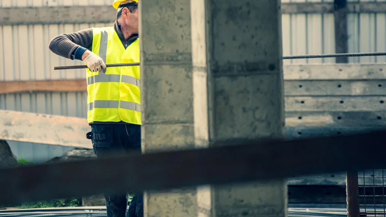 Українців попередили про нову хвилю скорочень: хто залишиться без роботи  