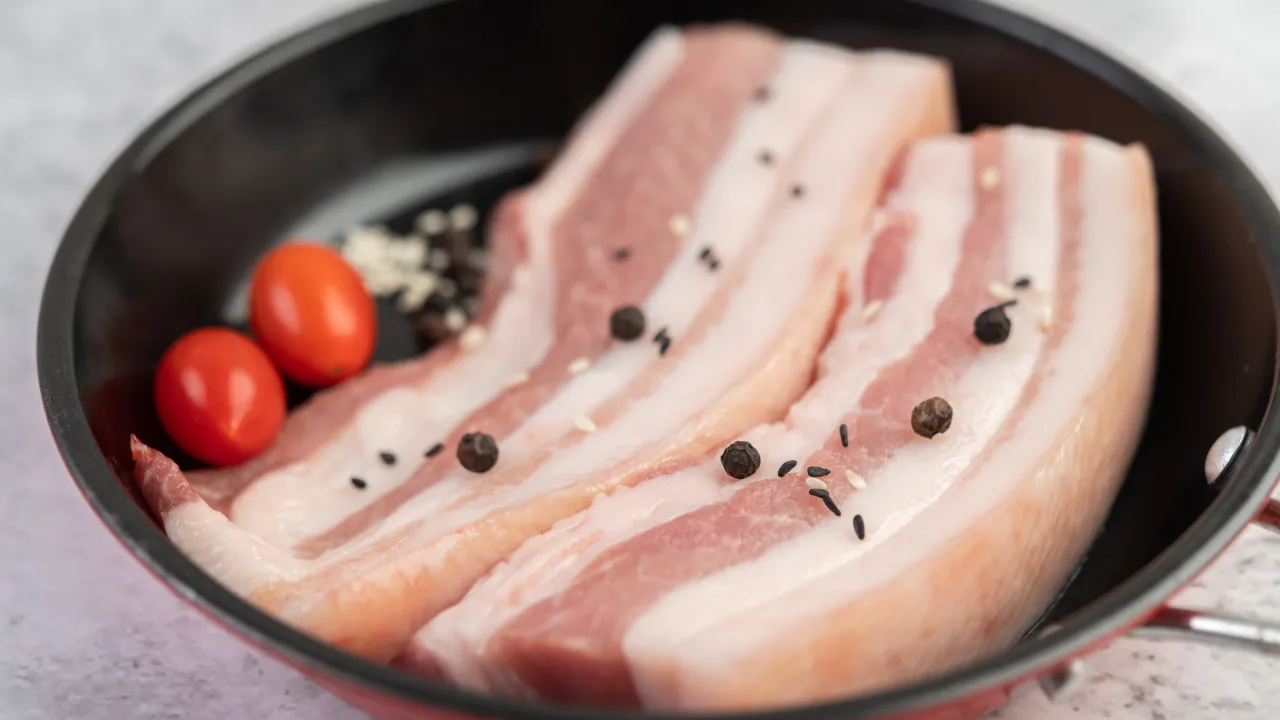 Як правильно засолити сало гарячим способом: найкращі рецепти 