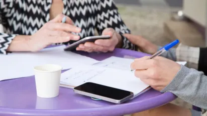 Гроші щомісяця: хто з українців може отримати допомогу на пів року - фото