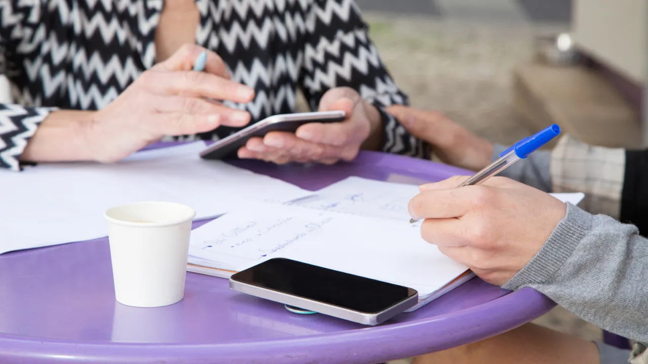 Гроші щомісяця: хто з українців може отримати допомогу на пів року 