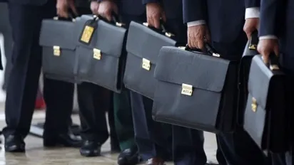 Українським чиновникам почнуть виплачувати нові премії: що відомо - фото