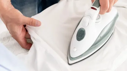 Як розгладити одяг без праски та при відключеннях світла: 4 прості методи - фото