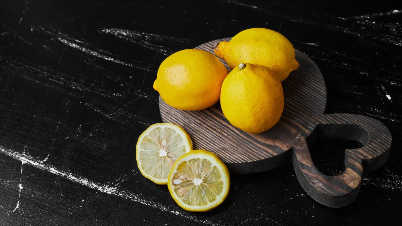 Чому кулінари додають лимон до фаршу і як це змінює страву 