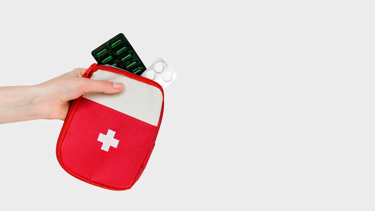 Чи має водій показувати аптечку поліції: несподівана відповідь закону 