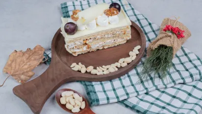 Як приготувати торт “Пломбір” без випічки: простий рецепт з крихтою - фото