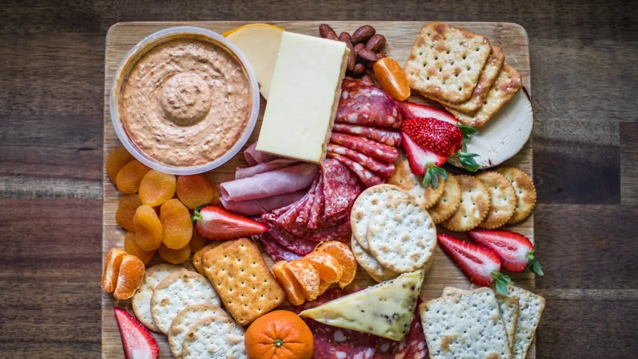 Смачно та корисно: закуски, що вгамують голод і покращать роботу кишківника 