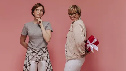 Чого краще уникати у розмові з свекрухами: цінна порада для збереження спокою - фото