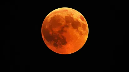 «Кривавий Місяць» над Україною: коли відбудеться повне затемнення - фото