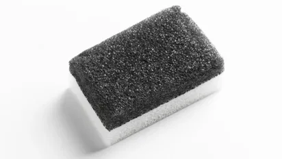 Меламінова губка: приховані ризики «чарівного» помічника на кухні - фото