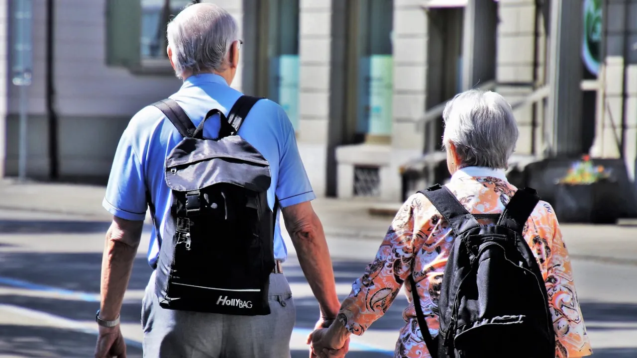 Пенсіонерам 65+ виплатять по 3 700 грн: хто отримає гроші в першу чергу 