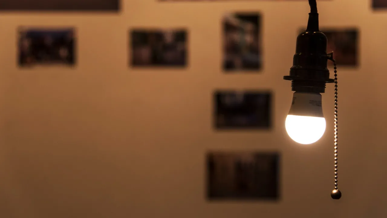 Ліхтарики, павербанки та генератори: YASNO закликало українців готуватися до важкої осені 