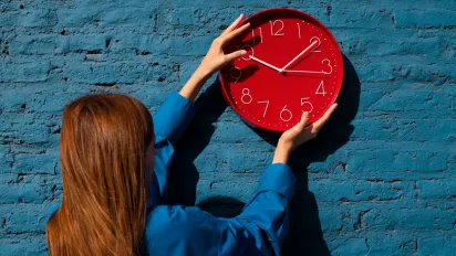 Чи будуть українці переводити годинники на зимовий час у 2025 році - фото