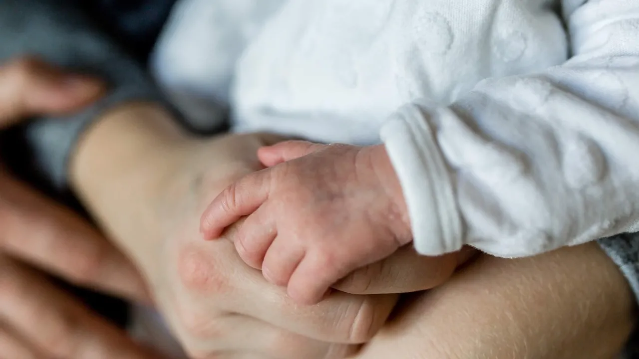 Дострокова пенсія для батьків: хто має право та як її отримати у 2025 році 