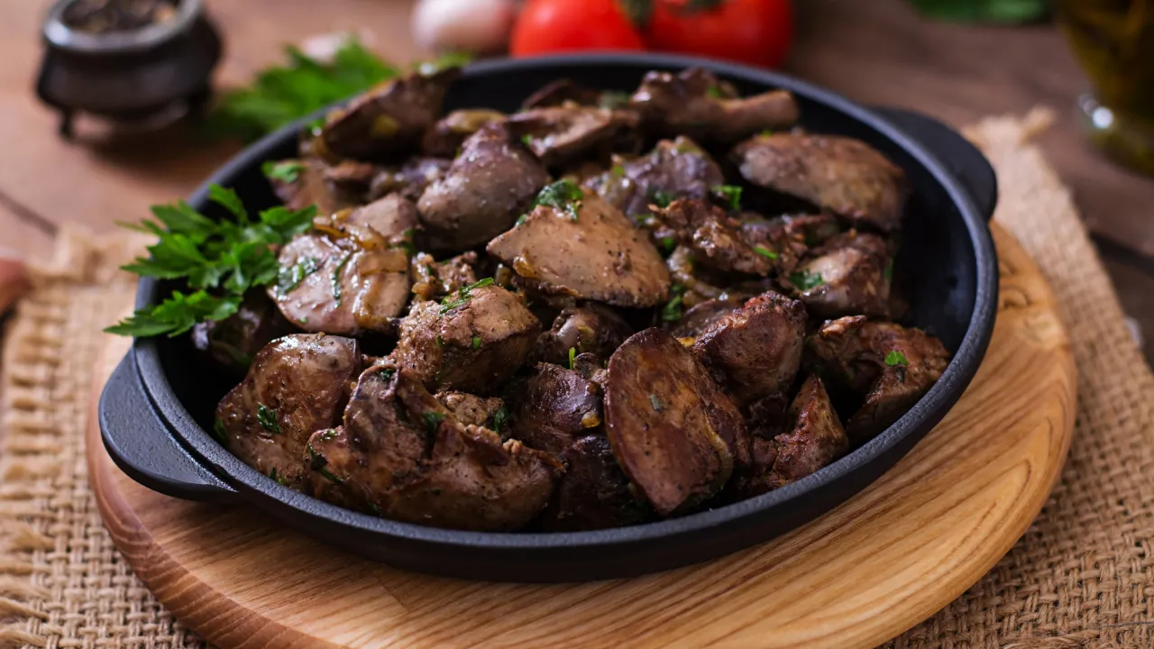 5 хвилин і готово: рецепт печінки з цибулею, який точно сподобається 