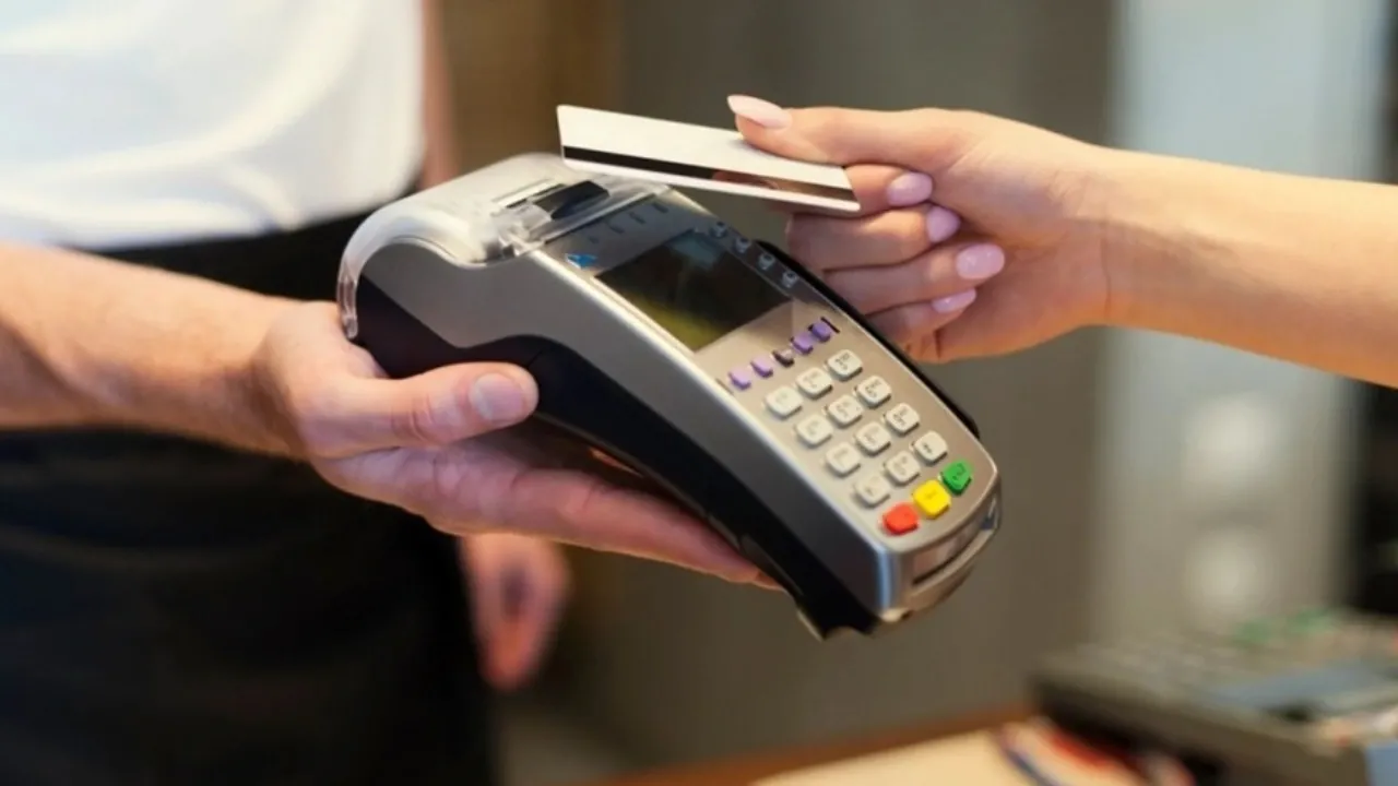 З 1 жовтня в Україні з'являться нові правила карткових платежів: що зміниться 