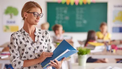 Відтепер усі педагоги матимуть право на щорічну премію "за сумлінну працю" - фото