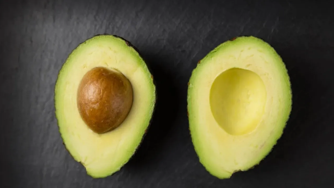 Як швидко зробити авокадо м’яким: потрбіна лише фольга 