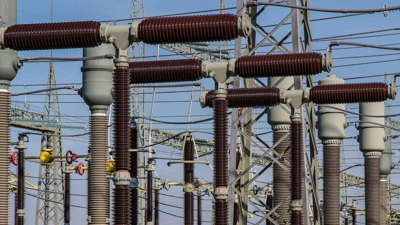 Зима під обстрілами: чи витримає українська енергетика новий опалювальний сезон 