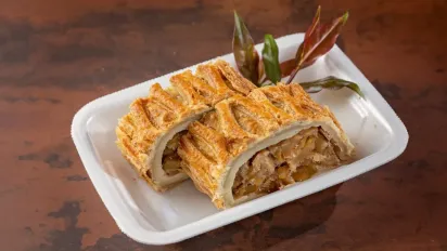 Рецепт дня: лінивий яблучний штрудель із лаваша - фото