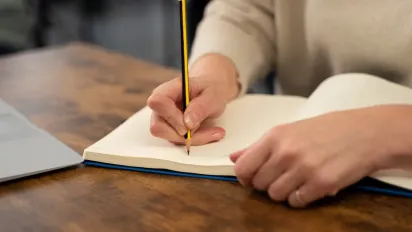 Забудьте про слово-паразит «корочє»: як правильно говорити українською - фото