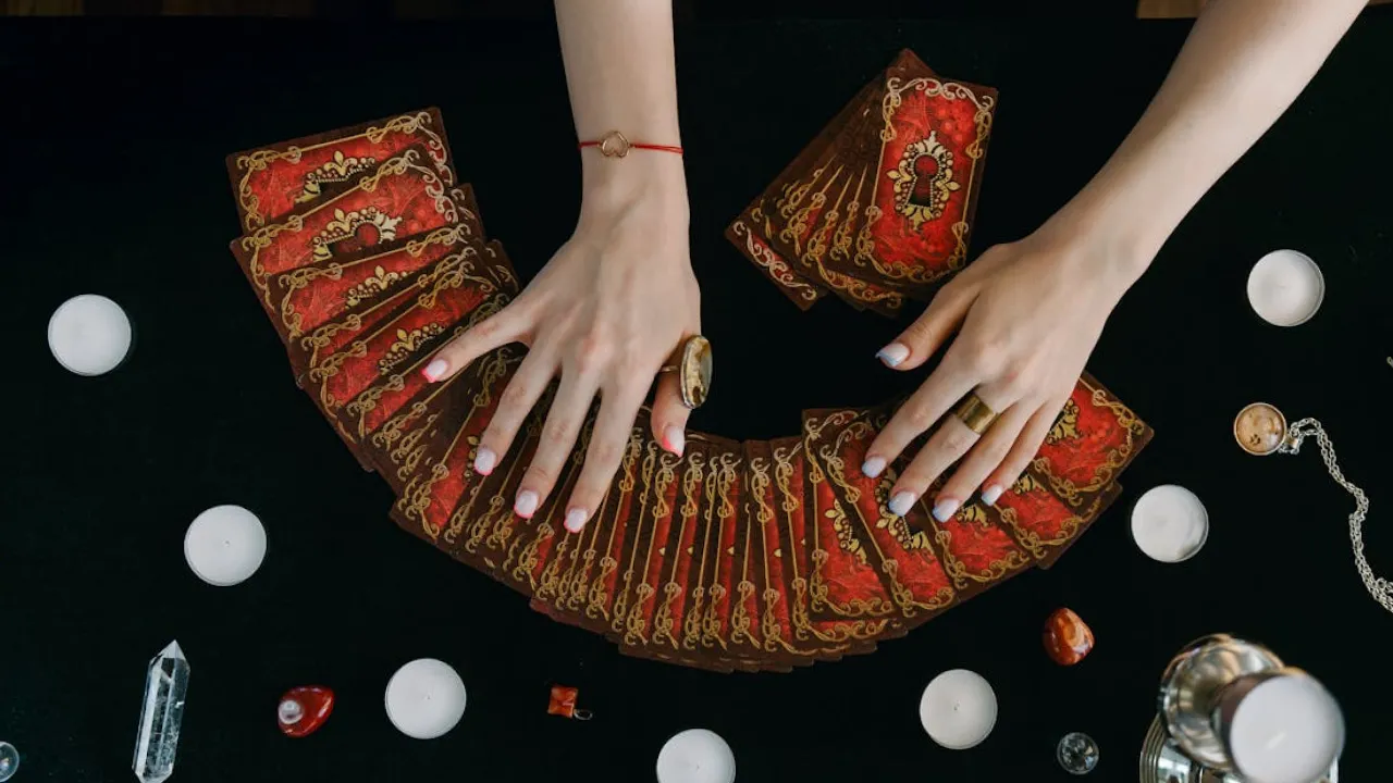 Гороскоп на 14 вересня 2025 року за картами Таро для всіх знаків Зодіаку 