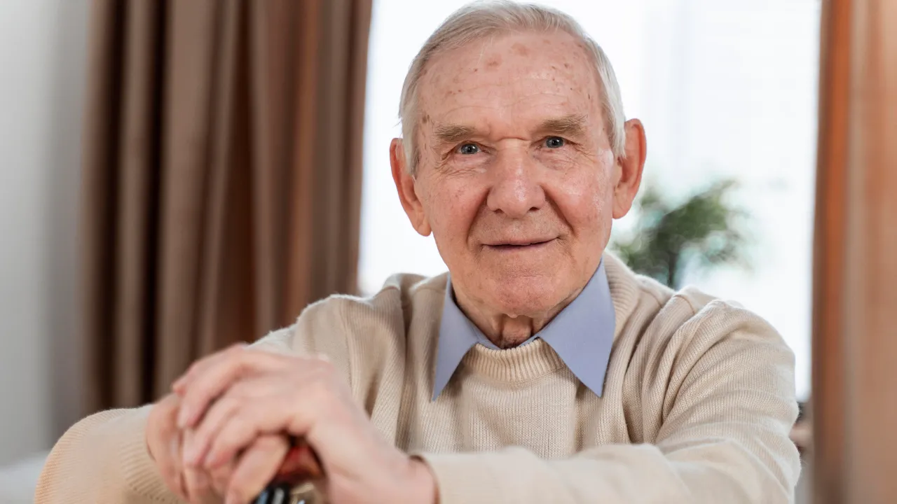 Українським пенсіонерам можуть прийти повістки: кому не уникнути призову 