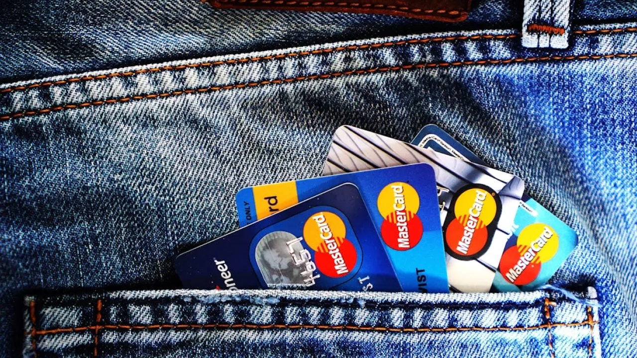 Стосується тих, хто має закордоном українську банківську картку: озвучили важливу інформацію 