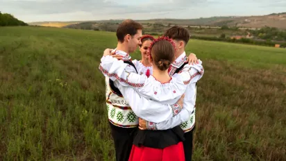 Прізвище, яке зустрічається лише в одній частині України: його значення вас здивує - фото