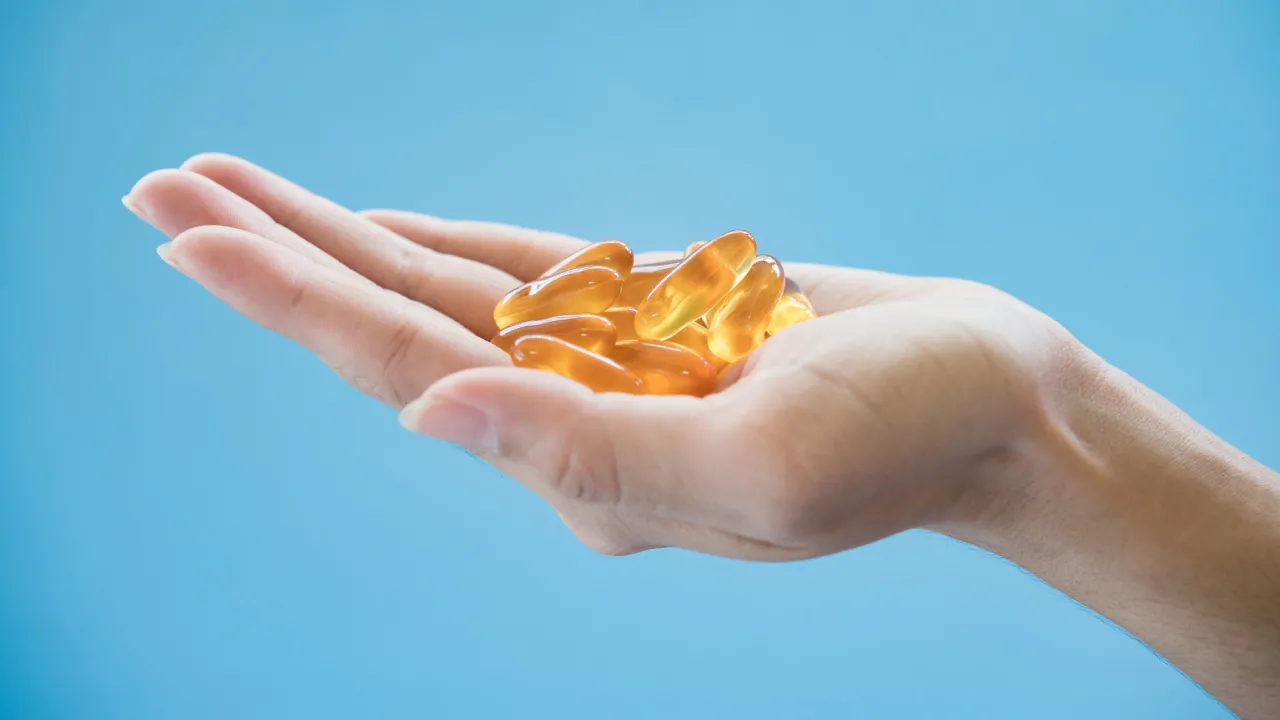 Наслідки нестачі вітаміну В2 у раціоні: як уникнути проблем із серцем, очима та волоссям 