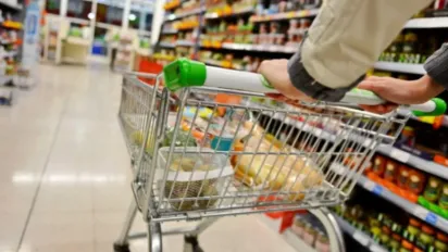 Українців закликали робити запаси: в Україні рекордно подорожчають два основні продукти - фото