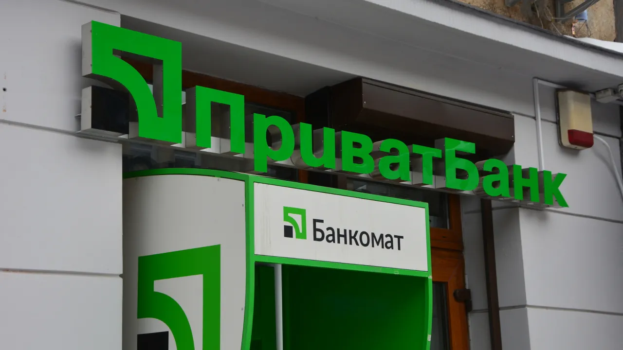 ПриватБанк виплачуватиме клієнтам до 5 000 грн: як отримати гроші та хто має право  