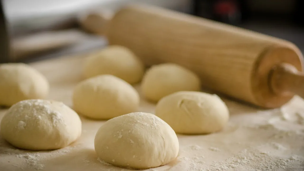 Чому дріжджове тісто не піднялося: у чому може бути причина і як усе виправити 