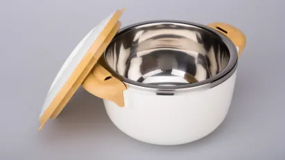 Як повернути блиск старим каструлям: 3 копійчані та безпечні способи - фото