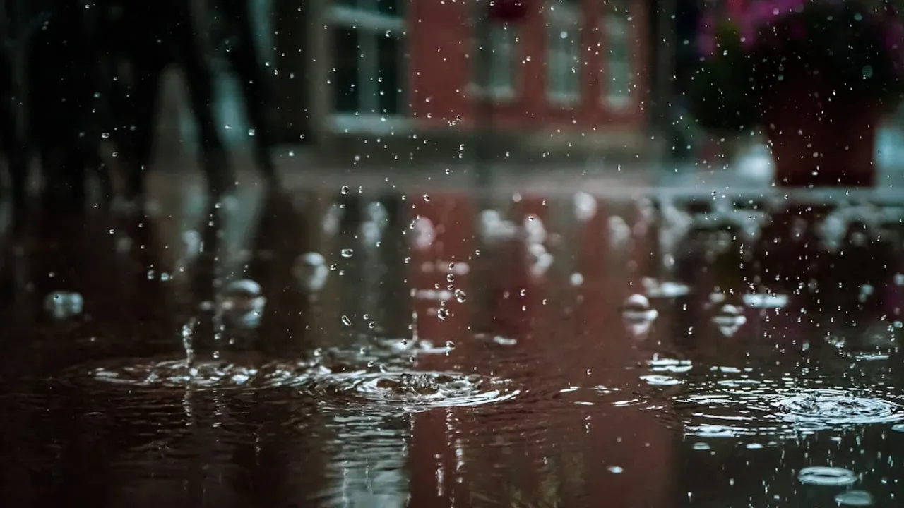 В Україну увірвуться дощі з грозами та осіннє похолодання: прогноз на 17 вересня 