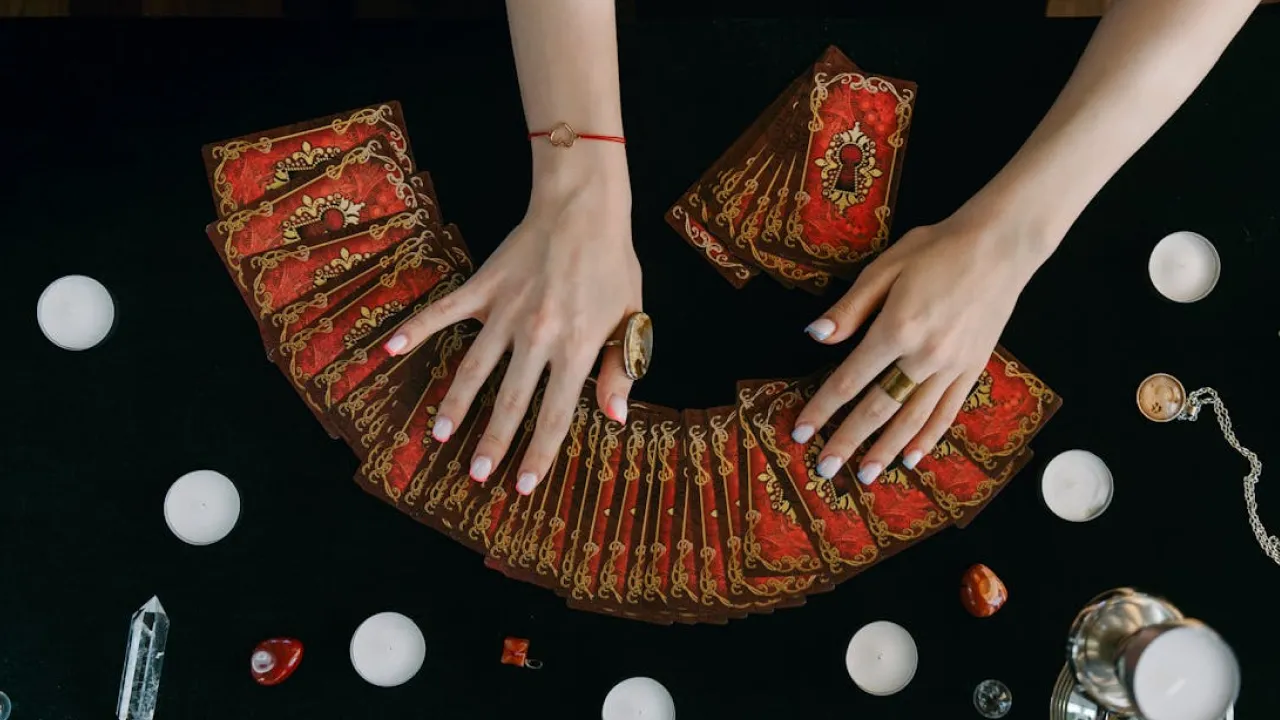 Гороскоп на 18 вересня 2025 року за картами Таро для всіх знаків Зодіаку 