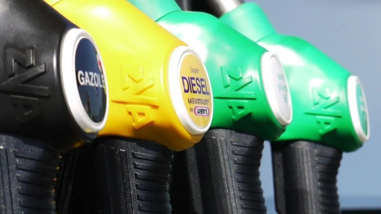 Ціни на бензин в Україні зміняться: що буде з пальним восени 