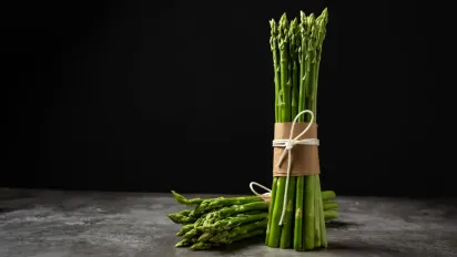 Як приготувати спаржу вдома: швидкі та смачні страви - фото