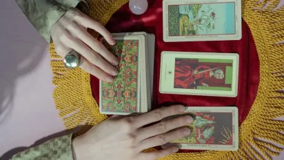 Гороскоп на 19 вересня 2025 року за картами Таро для всіх знаків Зодіаку - фото